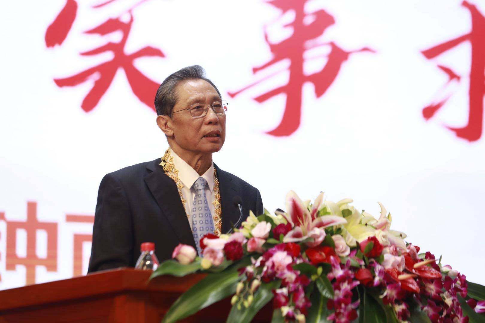 钟南山半小时回顾抗疫历程,9次被掌声打断